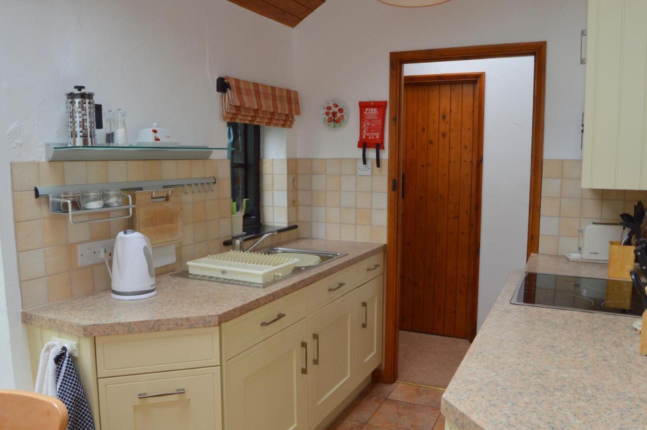 Shipload Cottage Hartland Esterno foto