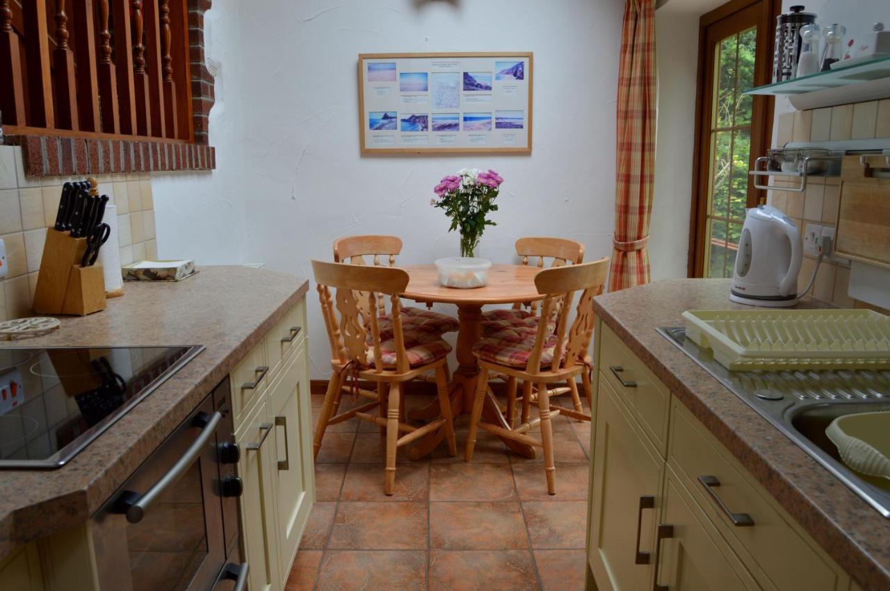 Shipload Cottage Hartland Esterno foto