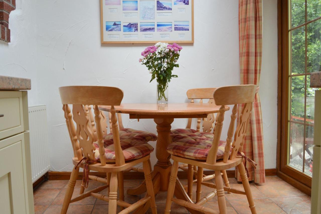 Shipload Cottage Hartland Esterno foto